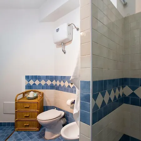 Al Piazzale Fronte Porto *